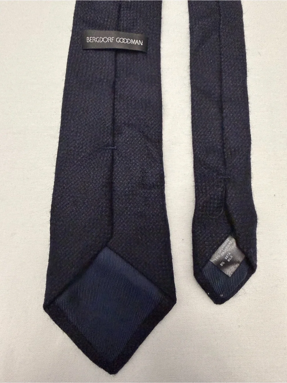 Bergdorf Goodman Men’s Navy Wool Silk Tie 95% Wool 5% Silk Made in Italy 3.25”
